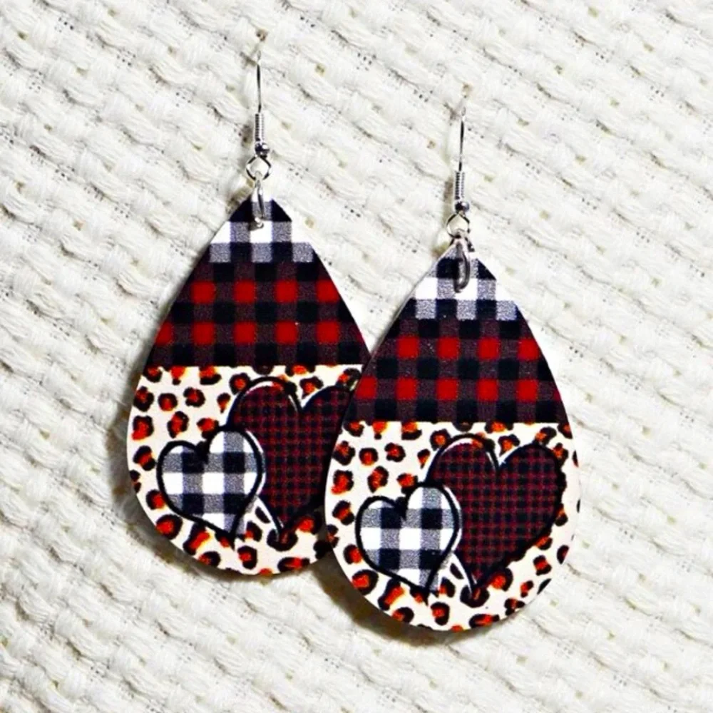 💖 Heart & Plaid Pattern Water Drop Earrings NWT - Picture 1 of 4